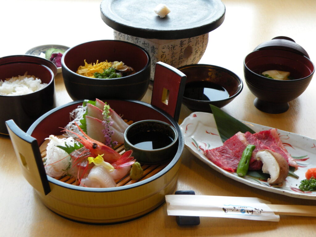 9.ひみのはな 日帰り温泉 特選昼食プラン「地産地消膳」招待券
